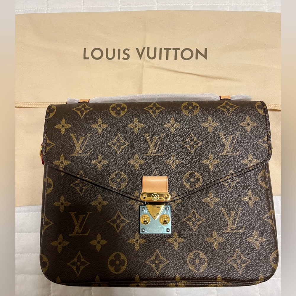 Louis Vuitton Messenger D U P E